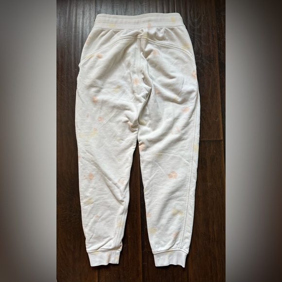 Lululemon Scuba High-Rise "Peach Satin" Relaxed Jogger Full Length Size 6️⃣ - Picture 3 of 8